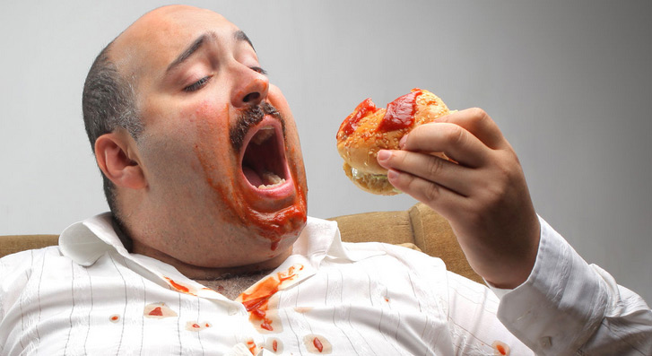 3 hábitos alimenticios perjudiciales que pueden drenar tus energías