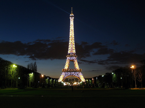 photo credit: La Tour Eiffel dans la Nuit (license)