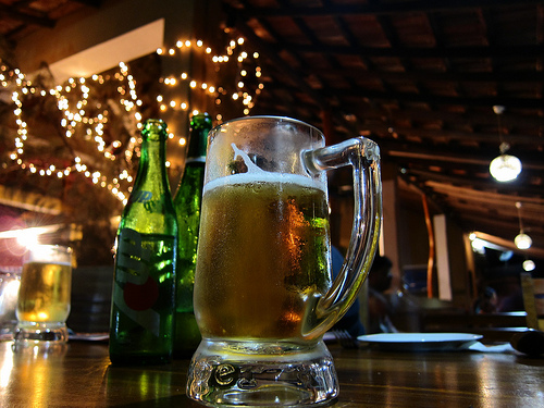 Fotografía: Beer At Night (license)